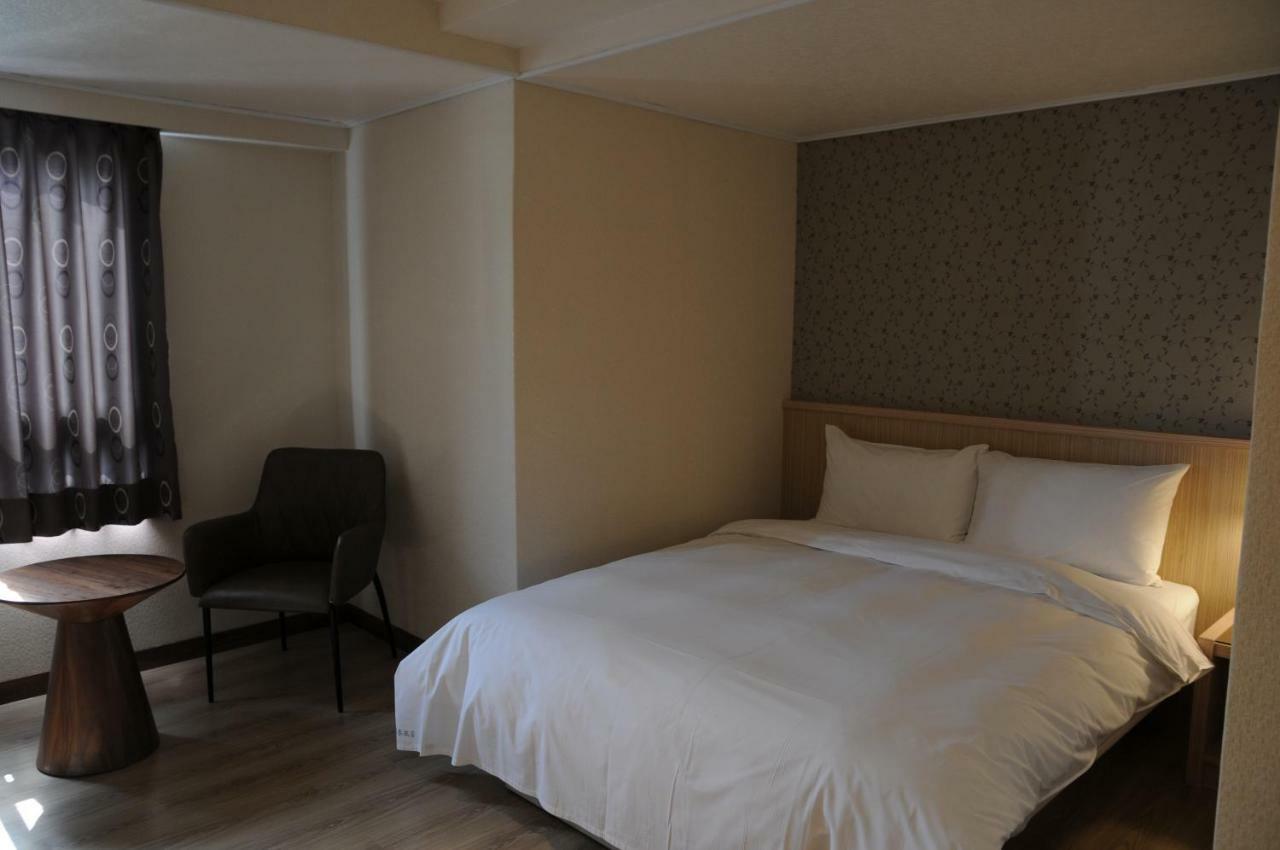 Sung Tai Hotel Гаосюн Экстерьер фото